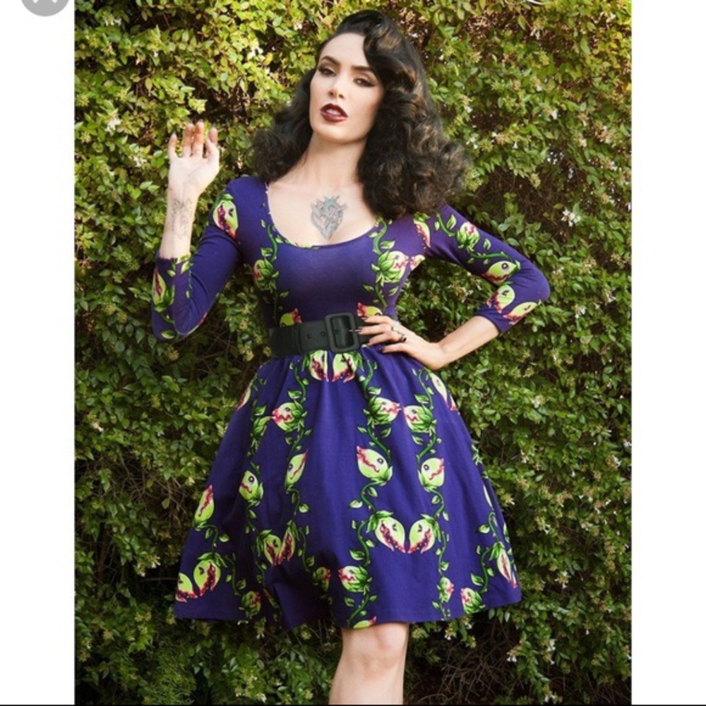 pinup girl venus fly trap swing
